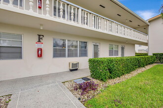130 Cambridge F in West Palm Beach, FL - Building Photo - Building Photo