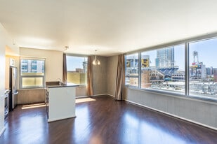 321 10th Ave, Unit 2103 in San Diego, CA - Building Photo