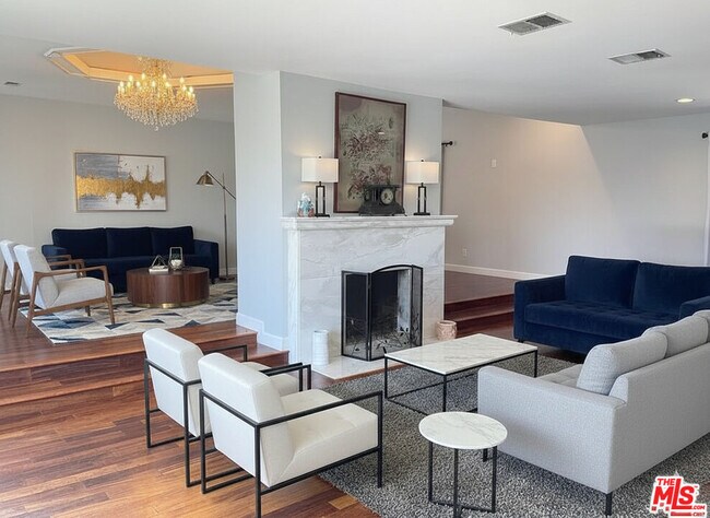 911 Teakwood Rd in Los Angeles, CA - Building Photo - Building Photo
