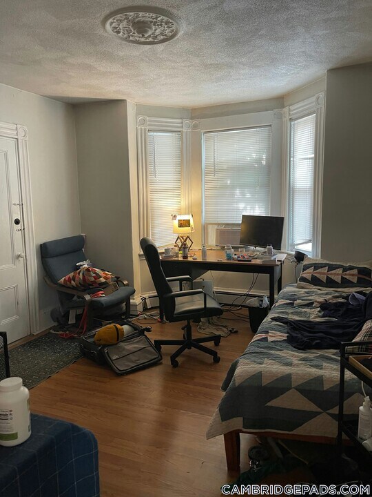 273 Cardinal Medeiros Ave, Unit 1 in Cambridge, MA - Building Photo