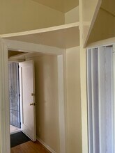 158 S Berendo St, Unit 207 in Los Angeles, CA - Building Photo - Building Photo
