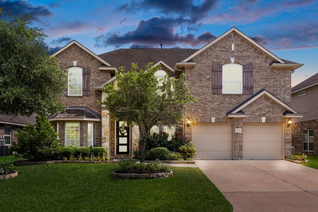 6223 Pinewood Heights Dr in Spring, TX - Building Photo