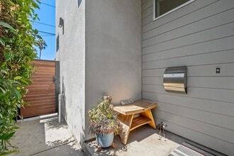 3623 1/2 S Centinela Ave in Los Angeles, CA - Building Photo - Building Photo