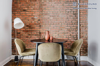 120 Christopher St in New York, NY - Building Photo - Building Photo