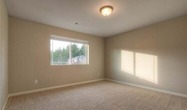 3800 Southlake Dr SE in Lacey, WA - Building Photo - Building Photo