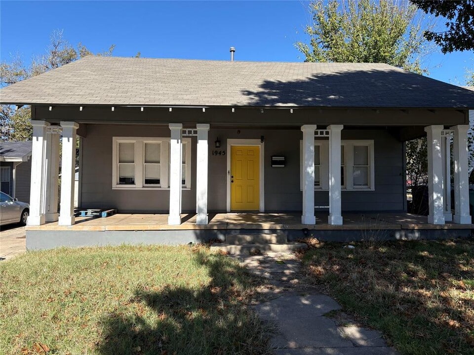 1945 W Park Pl in Oklahoma City, OK - Foto de edificio