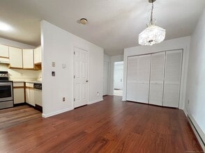 35 Ruth St in Bristol, CT - Building Photo - Building Photo