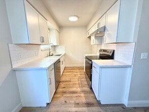 6158 N Fresno St, Unit 101 in Fresno, CA - Foto de edificio - Building Photo