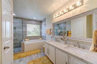 8730 Rainglen Ln in Houston, TX - Building Photo - Building Photo