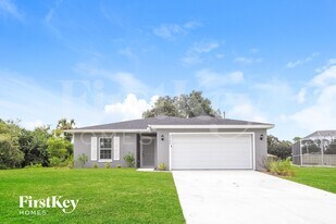 22586 Laika Ave in Port Charlotte, FL - Building Photo