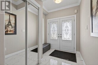 5463 Blue Spruce Ave in Burlington, ON - Building Photo - Building Photo