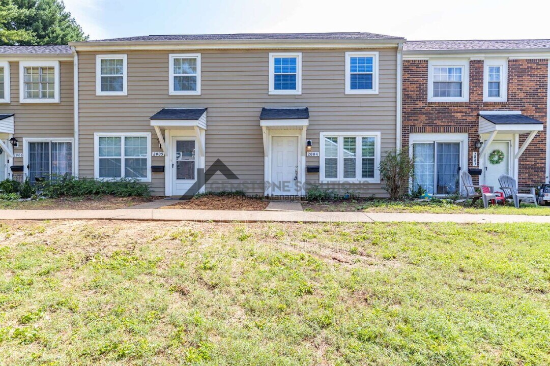 2004 Granville Rd in Franklin, TN - Building Photo