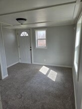 8 Geer Rd in Hudson Falls, NY - Foto de edificio - Building Photo