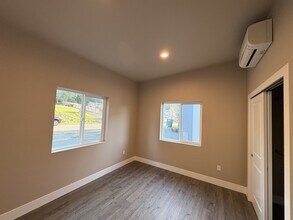 1680 SE Crescent Dr in Shelton, WA - Building Photo - Building Photo