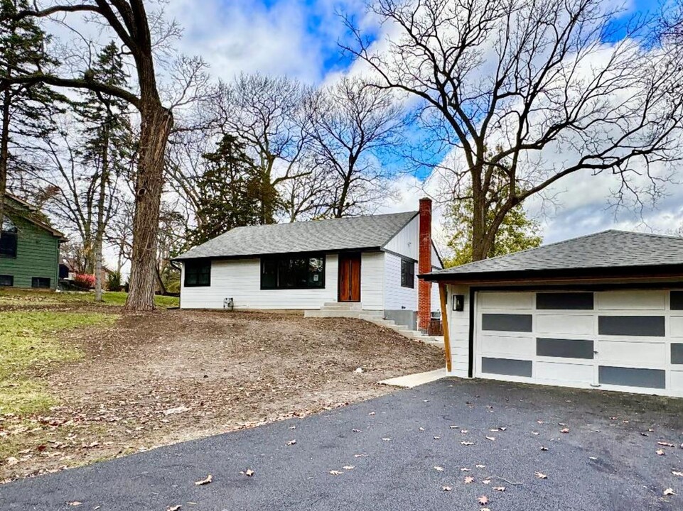 21334 W Pepper Dr in Lake Zurich, IL - Building Photo