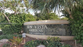 5646 Rock Island Rd in Tamarac, FL - Building Photo
