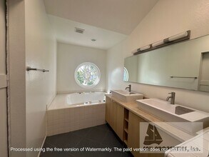 19135 Beachcrest Ln in Huntington Beach, CA - Building Photo - Building Photo