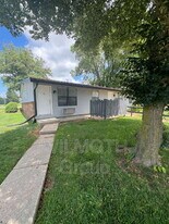 2000 Indianapolis Rd in Crawfordsville, IN - Building Photo