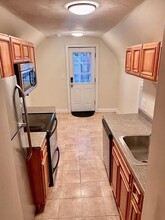 36 Cedar St, Unit 2 in Worcester, MA - Building Photo - Building Photo