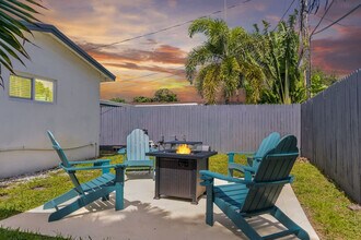 6452 Custer St in Hollywood, FL - Building Photo - Building Photo