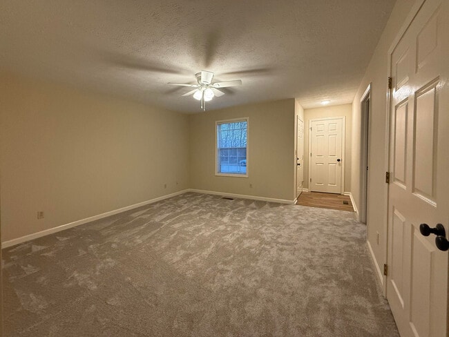 105 Oakmont Ln in Frankfort, KY - Building Photo - Building Photo