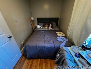 12 Shepherd Ave in Boston, MA - Foto de edificio - Building Photo