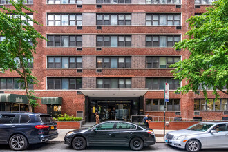 Leslie House in New York, NY - Building Photo - Building Photo