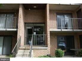 1015 Valley Dr in West Chester, PA - Building Photo