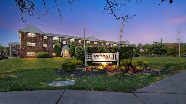 Petoni Apartments in Philadelphia, PA - Building Photo - Building Photo