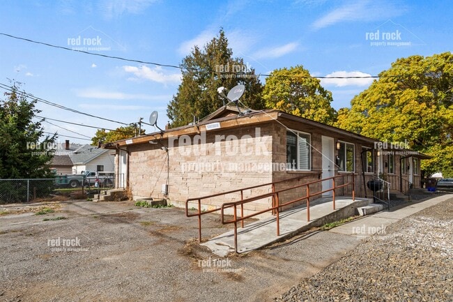 2424 E Diamond Ave in Spokane, WA - Building Photo - Building Photo