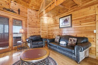 1080 Towering Oaks Dr in Sevierville, TN - Building Photo - Building Photo