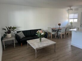 4490 E Camino Parocela in Palm Springs, CA - Building Photo