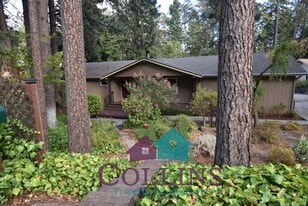 10959 Henson Way in Grass Valley, CA - Building Photo