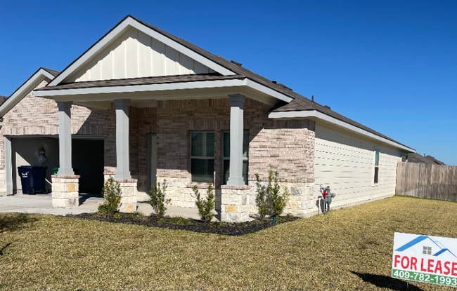 1700 Robinson Dr in Brenham, TX - Building Photo - Building Photo