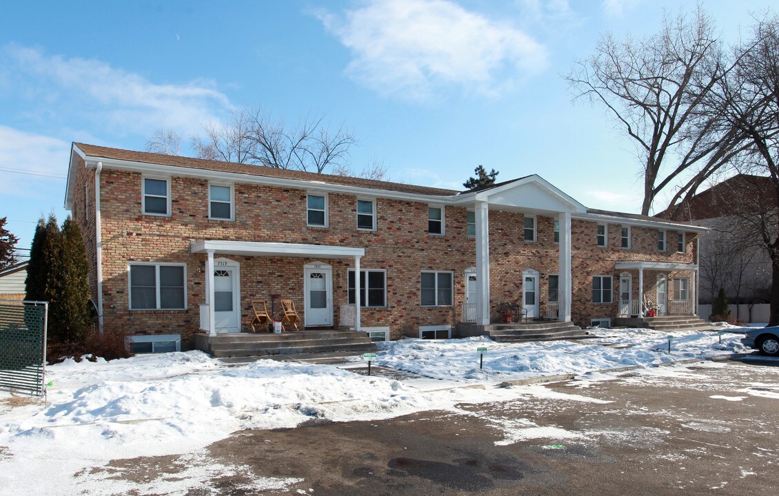 Lincoln Manor Townhomes in Minneapolis, MN - Foto de edificio