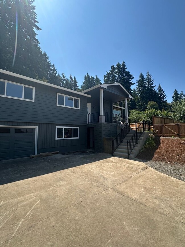 15144 S Victory Rd in Oregon City, OR - Building Photo - Building Photo