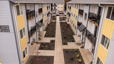 Bonita Villa in Tigard, OR - Foto de edificio - Building Photo