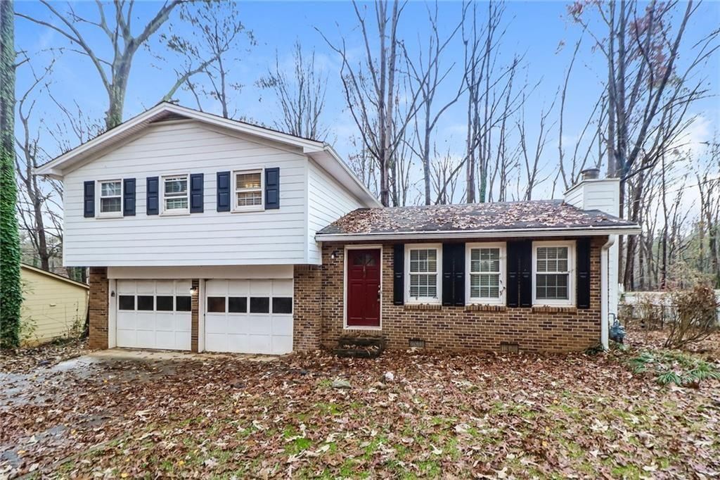 917 Chartley Dr SW in Lilburn, GA - Building Photo