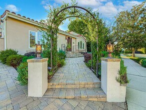 15452 Varden St in Los Angeles, CA - Building Photo - Building Photo