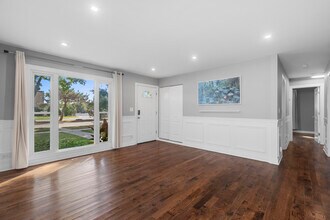 1036 Pitner Ave in Evanston, IL - Building Photo - Building Photo