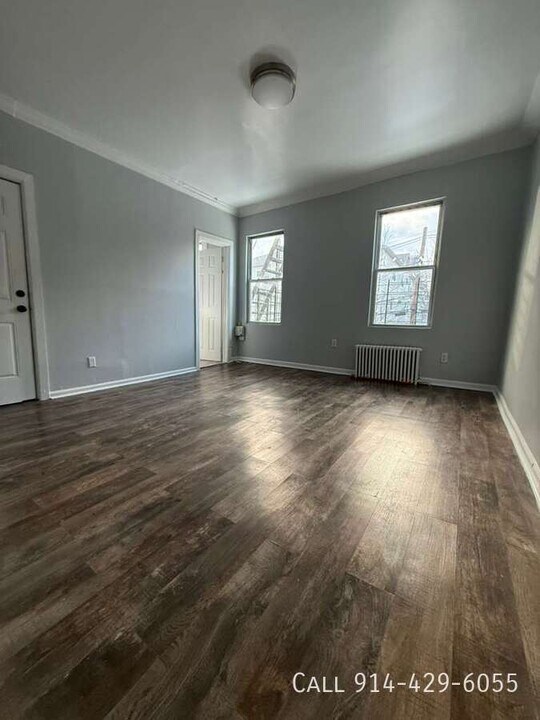 22 Vineyard Ave in Yonkers, NY - Building Photo