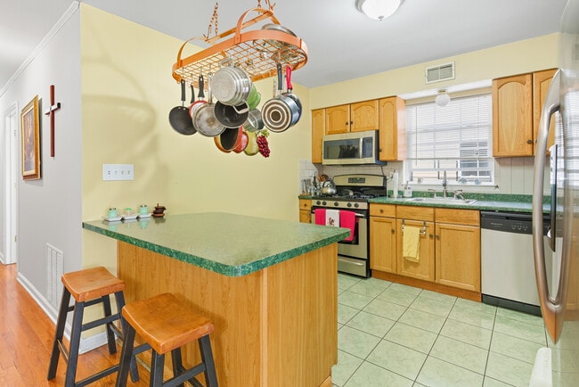283 Orange St, Unit 1 in Newark, NJ - Building Photo - Building Photo