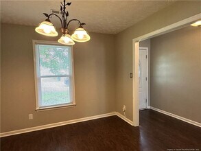 1734 Winnabow Dr in Fayetteville, NC - Foto de edificio - Building Photo