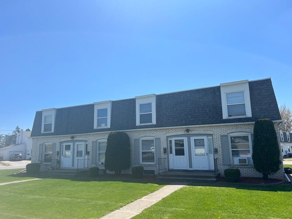 730 Fairwood Dr in Neenah, WI - Building Photo