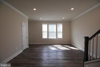 14911 River Walk Way in Woodbridge, VA - Foto de edificio - Building Photo