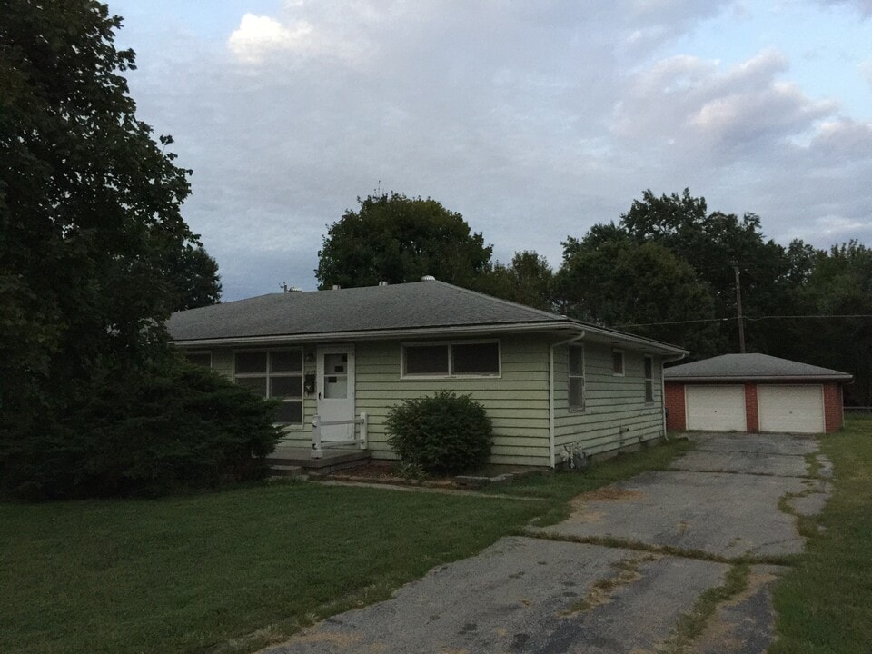 1801 S Missouri Ave, Unit 1803 in Sedalia, MO - Building Photo