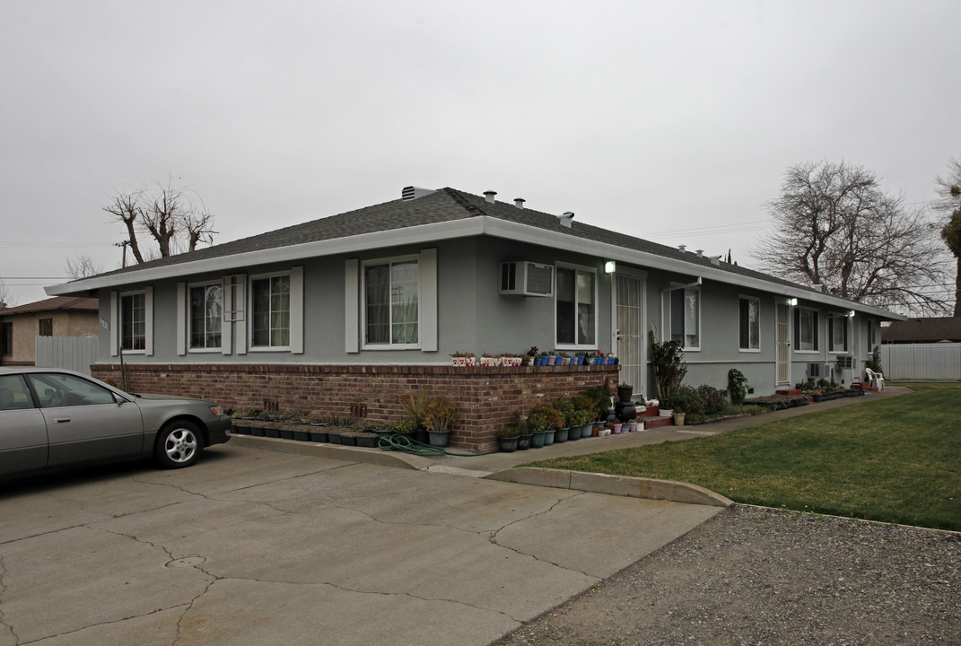 605 W El Camino Ave in Sacramento, CA - Building Photo