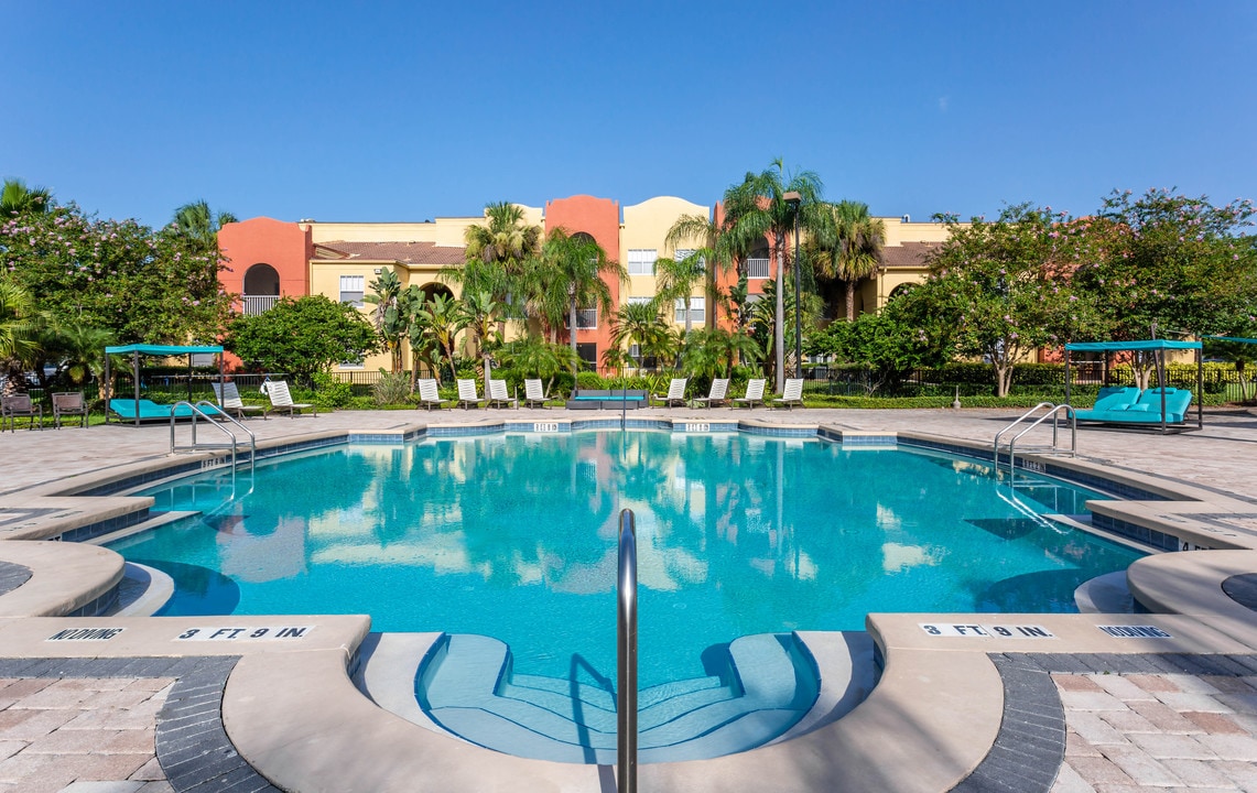 Mission Club Apartments in Orlando, FL - Foto de edificio