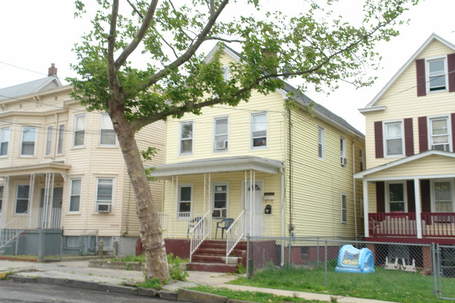 221 Broad St in Perth Amboy, NJ - Foto de edificio - Building Photo