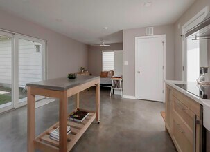 2152 7th Ave N, Unit Studio with private yard in St. Petersburg, FL - Building Photo - Building Photo